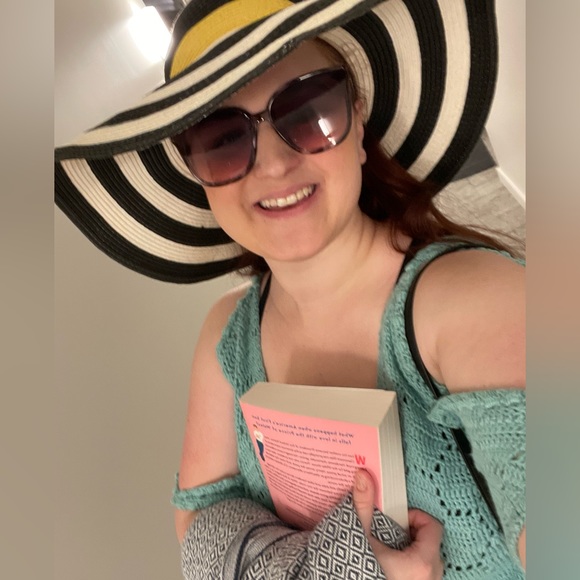 Meet your Posher, Lauren - Picture 2 of 4